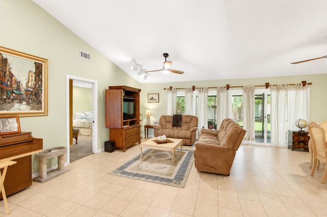2400 SW 19th Avenue, Boynton Beach, FL 33426