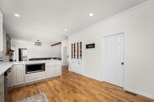 2104 Shannon Dr, Murfreesboro, TN 37129