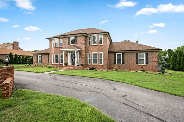 2104 Shannon Dr, Murfreesboro, TN 37129