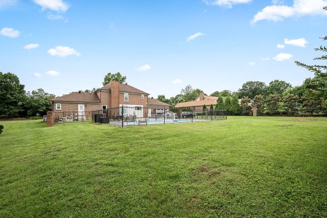2104 Shannon Dr, Murfreesboro, TN 37129