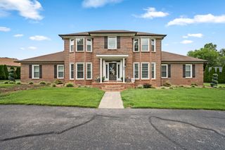2104 Shannon Dr, Murfreesboro, TN 37129
