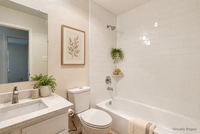210 E Amberway Lane, Garland, TX 75040