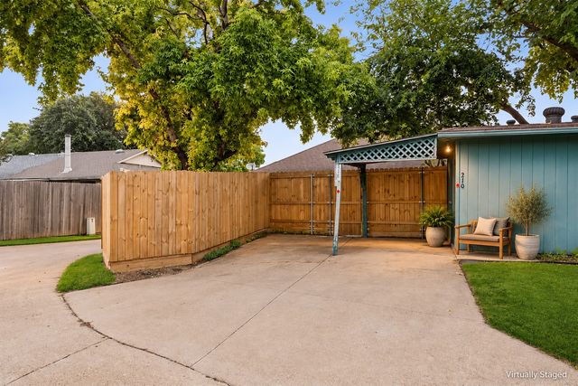 210 E Amberway Lane, Garland, TX 75040
