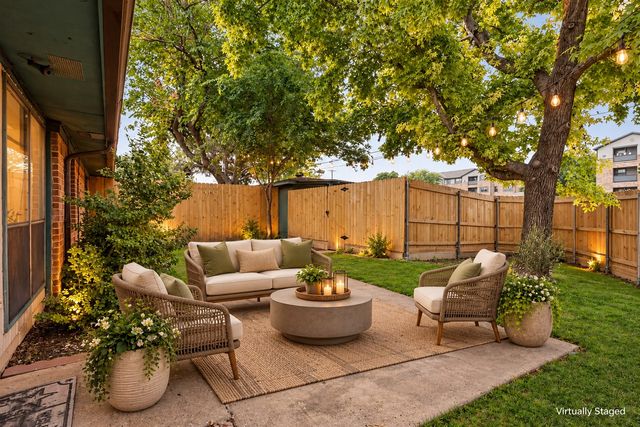 210 E Amberway Lane, Garland, TX 75040