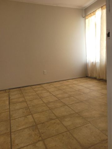 309 Kirbys Mill Dr, Modesto, CA 95358