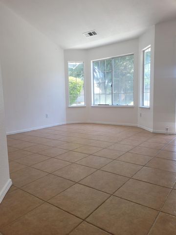 309 Kirbys Mill Dr, Modesto, CA 95358