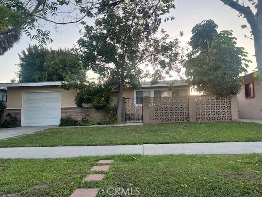 2829 Iroquois, Long Beach, CA 90815