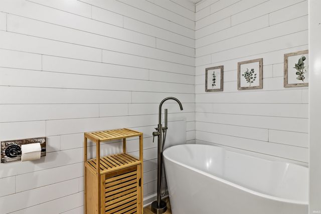 715 Laura Lane, Sweetser, IN 46987