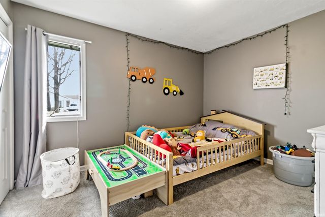 715 Laura Lane, Sweetser, IN 46987