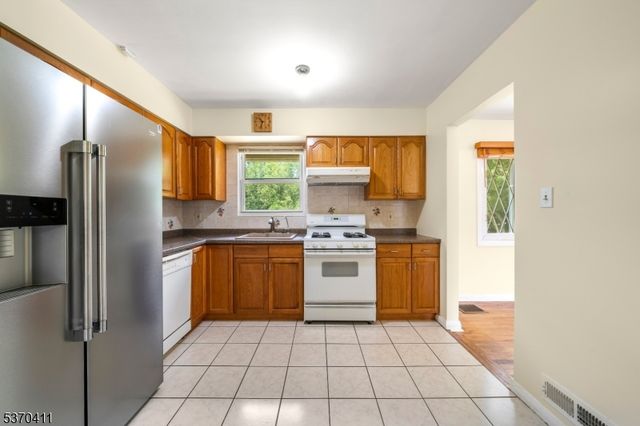267 Church Ln, Wayne Twp., NJ 07470
