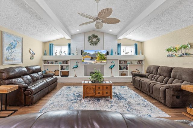 1905 COUNTRY CLUB COURT, Plant City, FL 33566