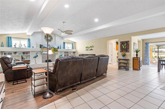 1905 COUNTRY CLUB COURT, Plant City, FL 33566