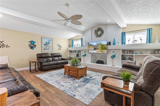 1905 COUNTRY CLUB COURT, Plant City, FL 33566