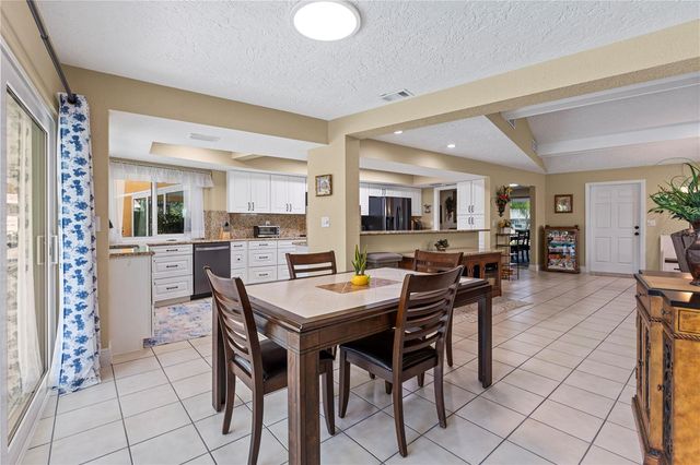 1905 COUNTRY CLUB COURT, Plant City, FL 33566