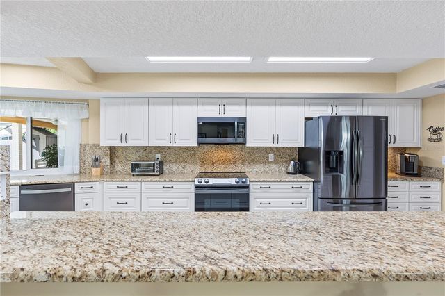 1905 COUNTRY CLUB COURT, Plant City, FL 33566