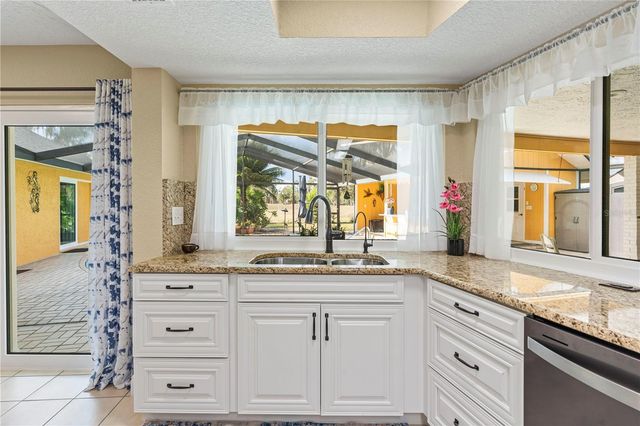 1905 COUNTRY CLUB COURT, Plant City, FL 33566