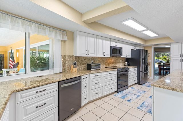 1905 COUNTRY CLUB COURT, Plant City, FL 33566