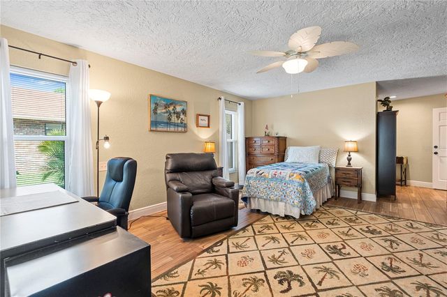 1905 COUNTRY CLUB COURT, Plant City, FL 33566