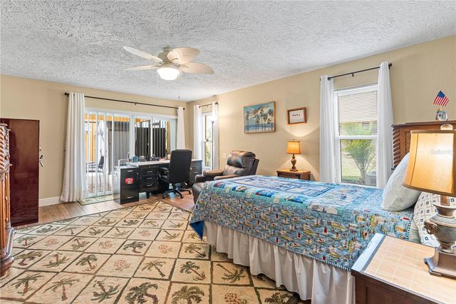 1905 COUNTRY CLUB COURT, Plant City, FL 33566