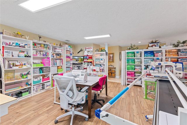 1905 COUNTRY CLUB COURT, Plant City, FL 33566