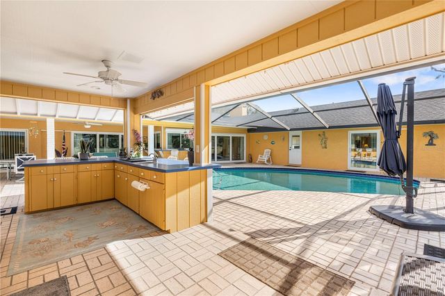 1905 COUNTRY CLUB COURT, Plant City, FL 33566