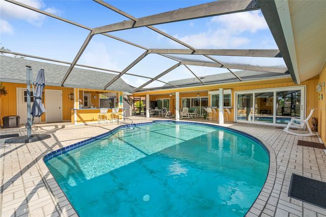 1905 COUNTRY CLUB COURT, Plant City, FL 33566