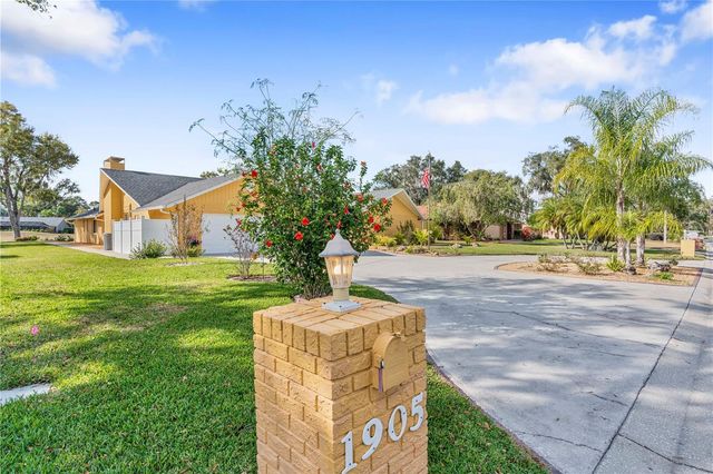 1905 COUNTRY CLUB COURT, Plant City, FL 33566