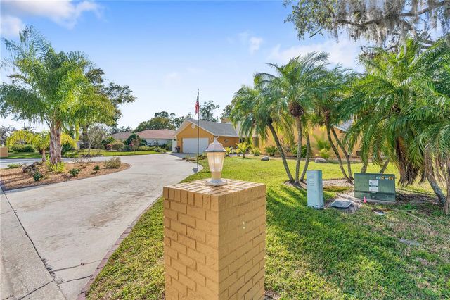 1905 COUNTRY CLUB COURT, Plant City, FL 33566