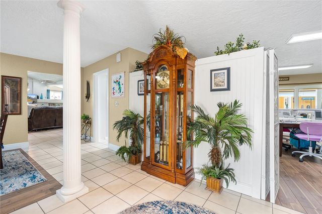 1905 COUNTRY CLUB COURT, Plant City, FL 33566