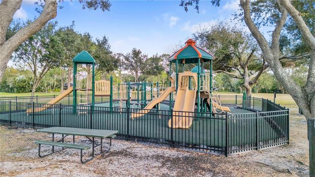 1905 COUNTRY CLUB COURT, Plant City, FL 33566