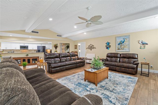 1905 COUNTRY CLUB COURT, Plant City, FL 33566