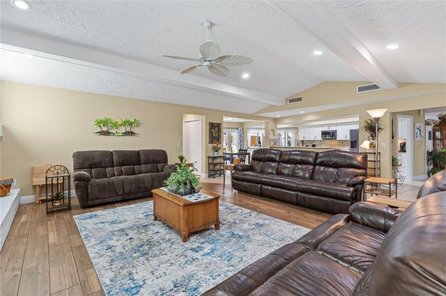 1905 COUNTRY CLUB COURT, Plant City, FL 33566