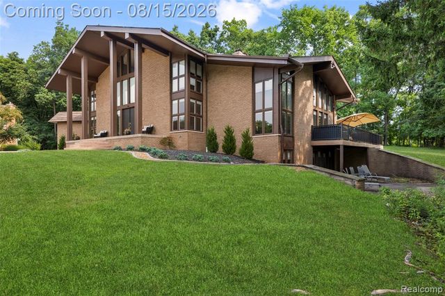 4994 Lake Bluff Road Road, West Bloomfield, MI 48323