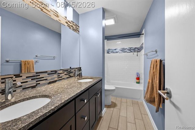 4994 Lake Bluff Road Road, West Bloomfield, MI 48323