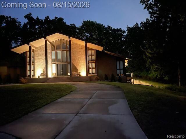 4994 Lake Bluff Road Road, West Bloomfield, MI 48323