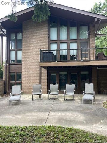 4994 Lake Bluff Road Road, West Bloomfield, MI 48323
