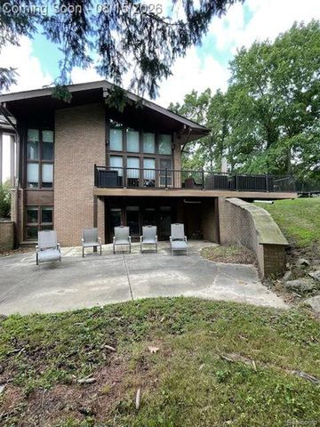 4994 Lake Bluff Road Road, West Bloomfield, MI 48323