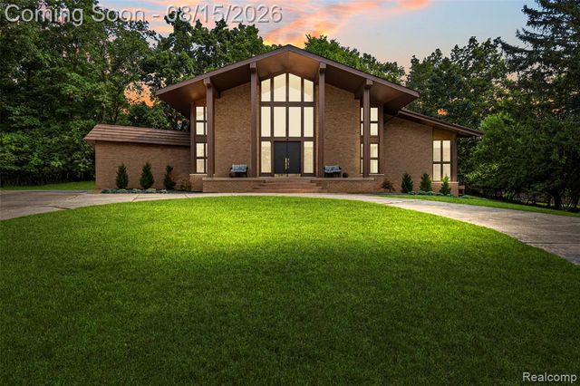 4994 Lake Bluff Road Road, West Bloomfield, MI 48323