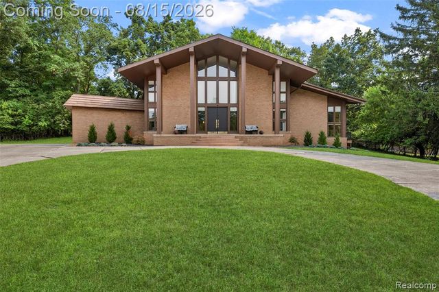 4994 Lake Bluff Road Road, West Bloomfield, MI 48323