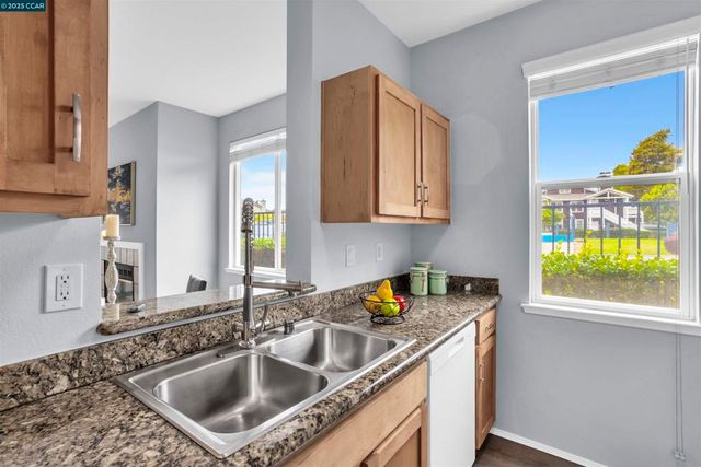 221 Bayside Ct, Richmond, CA 94804