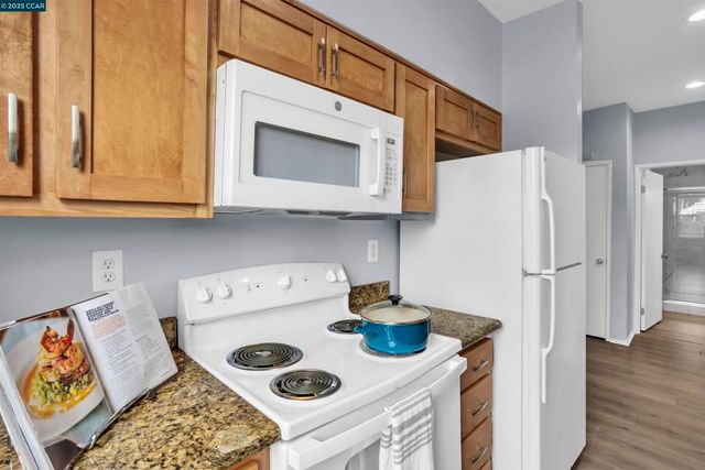 221 Bayside Ct, Richmond, CA 94804