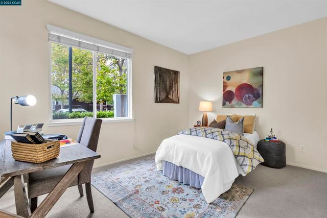 221 Bayside Ct, Richmond, CA 94804