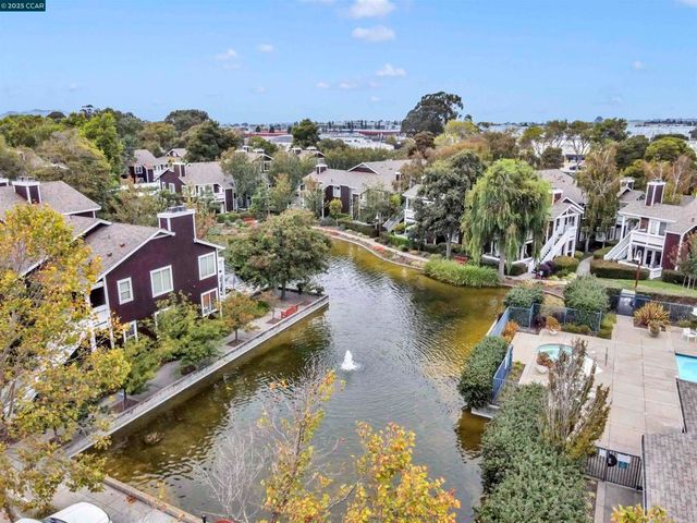 221 Bayside Ct, Richmond, CA 94804