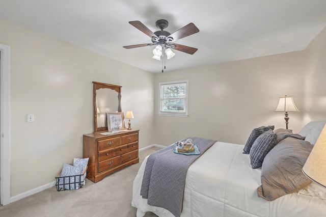 8465 Yorkshire Lane, North Charleston, SC 29406