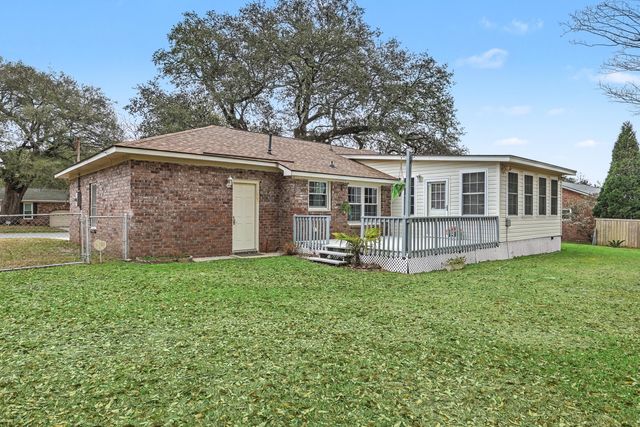 8465 Yorkshire Lane, North Charleston, SC 29406