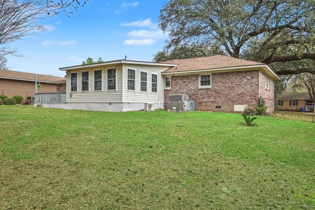 8465 Yorkshire Lane, North Charleston, SC 29406