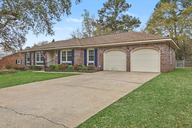 8465 Yorkshire Lane, North Charleston, SC 29406