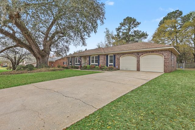 8465 Yorkshire Lane, North Charleston, SC 29406