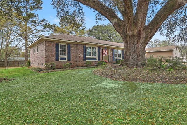 8465 Yorkshire Lane, North Charleston, SC 29406