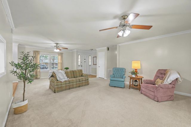 8465 Yorkshire Lane, North Charleston, SC 29406